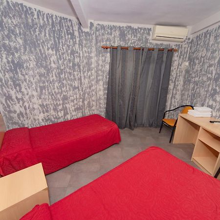 Hostal Virginia Favareta Ngoại thất bức ảnh