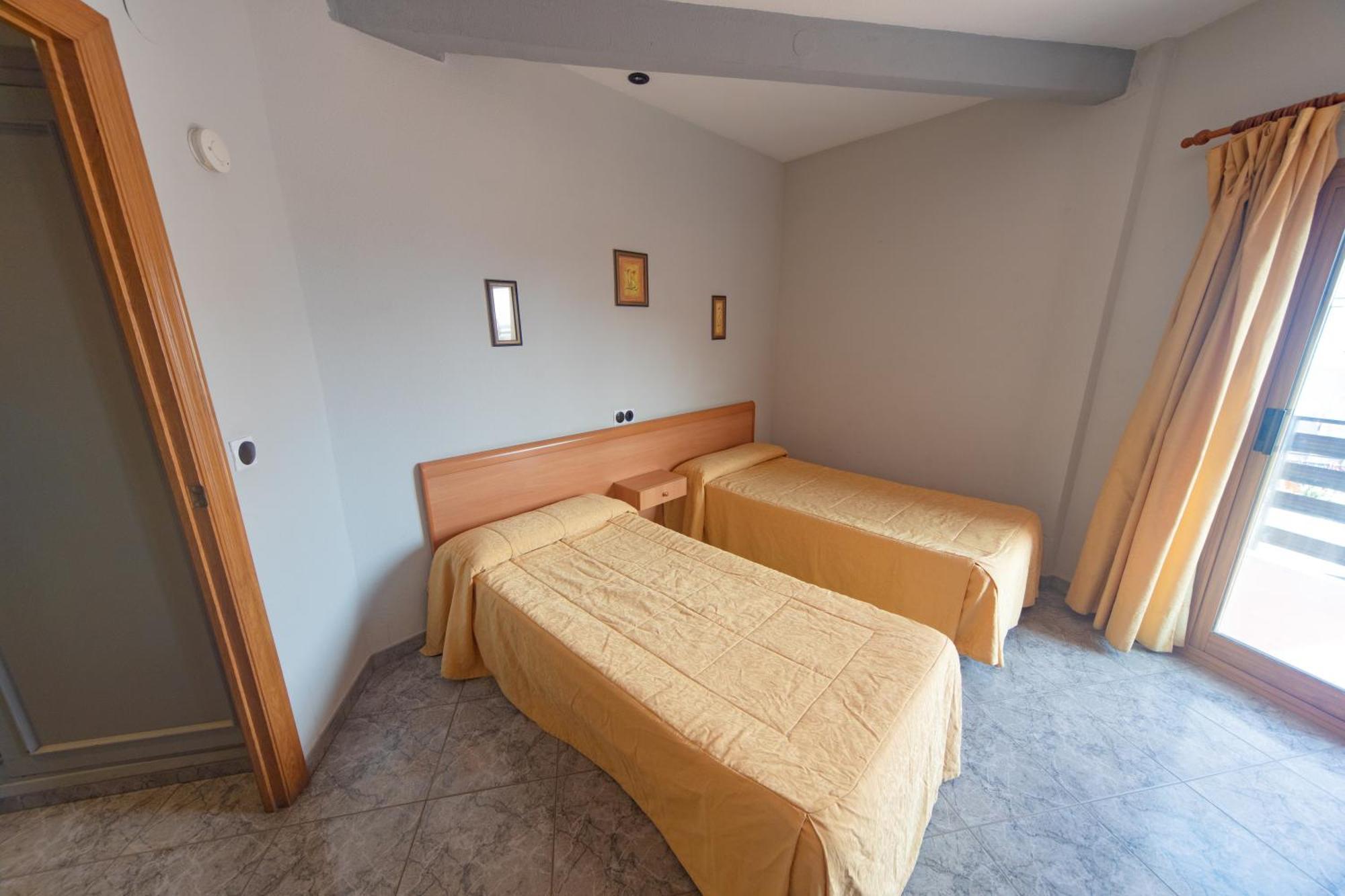Hostal Virginia Favareta Ngoại thất bức ảnh